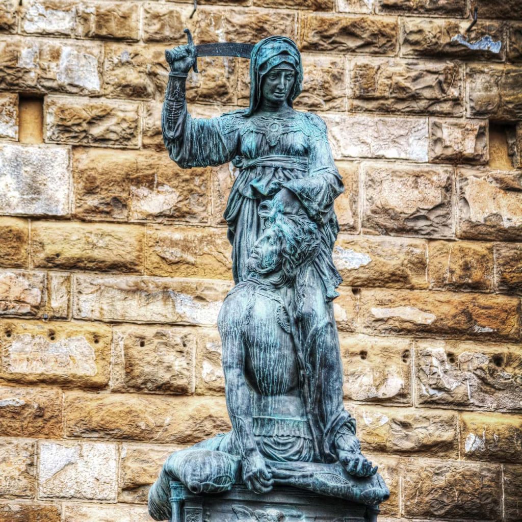 giuditta e oloferne statua firenze